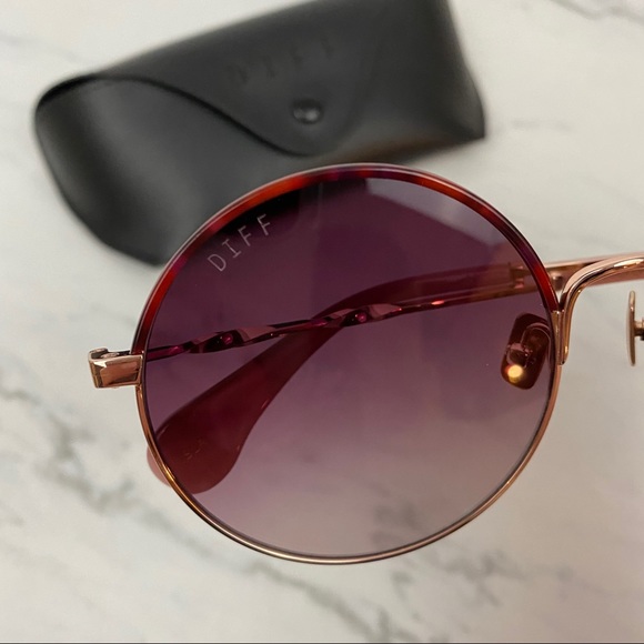 Diff Eyewear • Isla Rose Gold Sunglasses - Picture 2 of 7